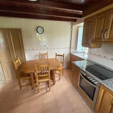 Casa En San Adrian * 산타 마르타 데 오르티게이라