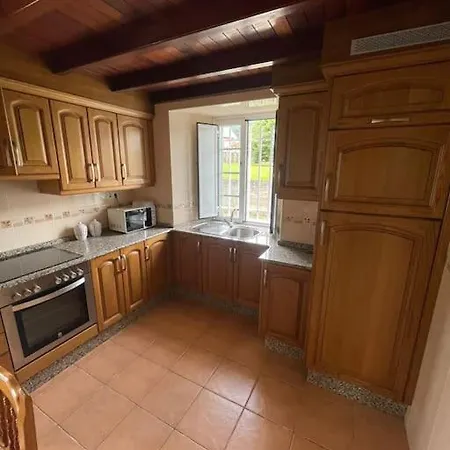 Casa En San Adrian * 산타 마르타 데 오르티게이라